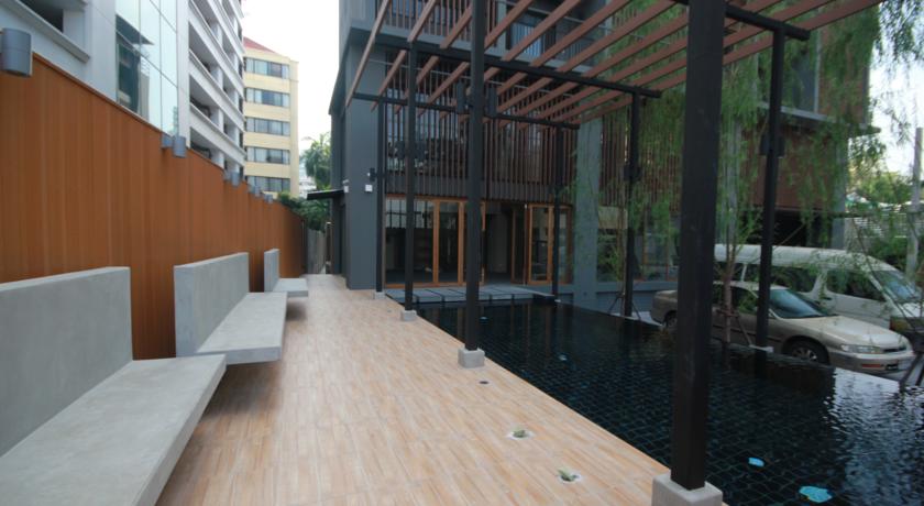 Imagen de la piscina del Hotel Sereine Sukhumvit 39. Foto 5