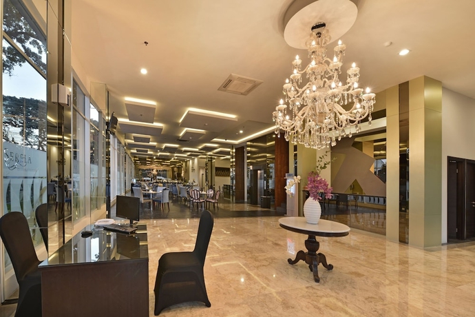 Imagen de los interiores del Hotel Serela Cihampelas. Foto 18