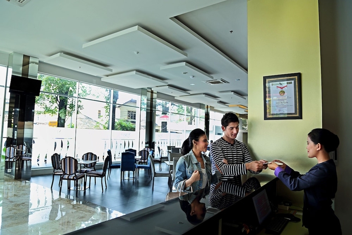 Imagen de los interiores del Hotel Serela Cihampelas. Foto 19