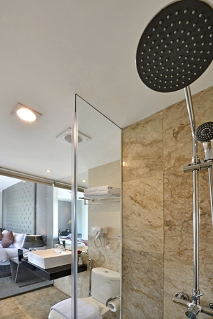 Imagen de la habitación del Hotel Serela Cihampelas. Foto 16