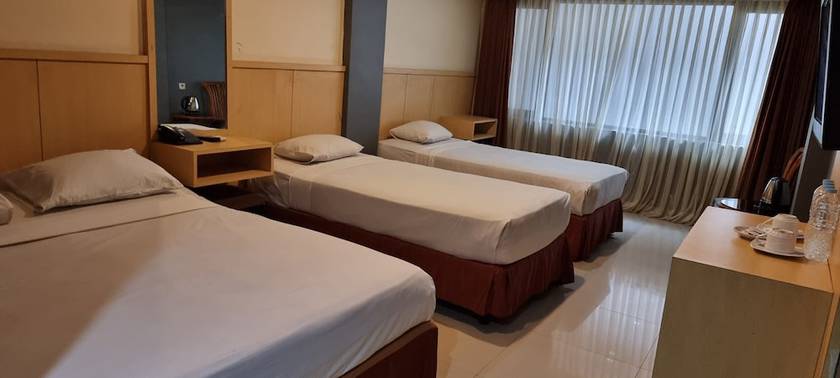 Imagen de la habitación del Hotel Serena, Bandung. Foto 10