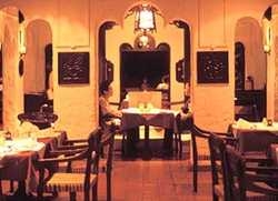 Imagen del bar/restaurante del Hotel Serena Beach. Foto 2