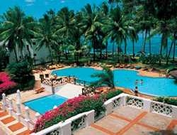 Imagen de la piscina del Hotel Serena Beach. Foto 8