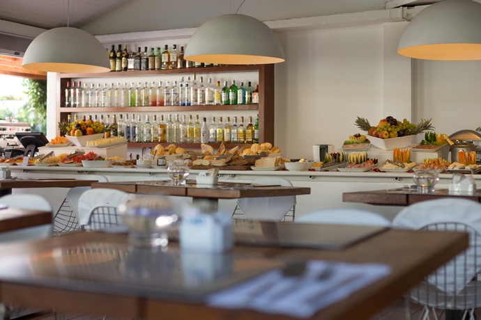 Imagen del bar/restaurante del Hotel Serena Buzios. Foto 10