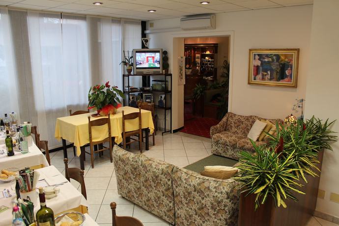 Imagen de los interiores del Hotel Serena, Cantalupo. Foto 16