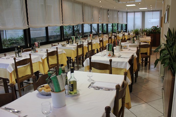 Imagen del bar/restaurante del Hotel Serena, Cantalupo. Foto 6