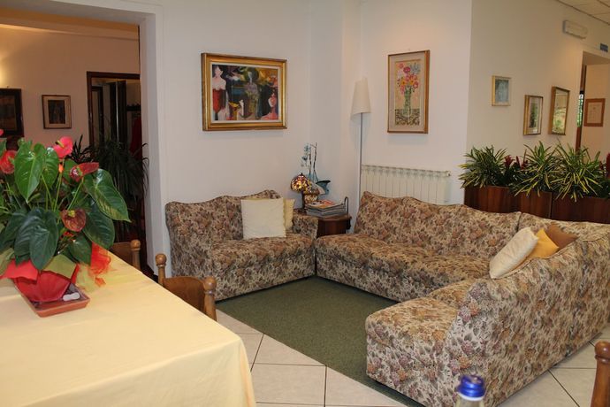 Imagen de los interiores del Hotel Serena, Cantalupo. Foto 18