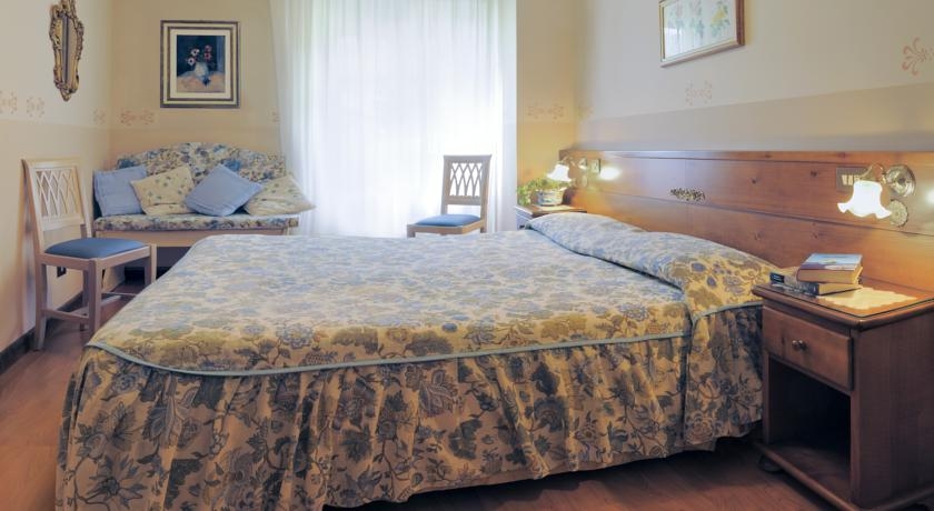 Imagen de la habitación del Hotel Serena, Cortina d'Ampezzo . Foto 5