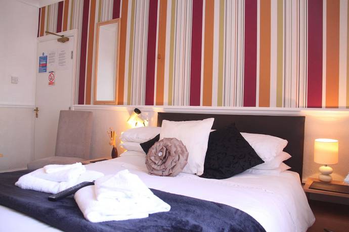 Imagen de la habitación del Hotel Serena Court. Foto 2