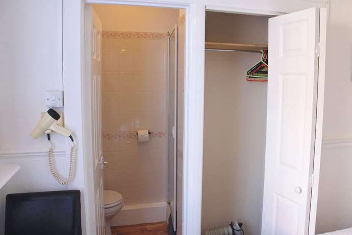 Imagen de la habitación del Hotel Serena Court. Foto 6