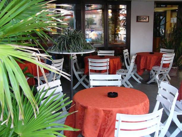Imagen de los exteriores del Hotel Serena, Grado. Foto 9