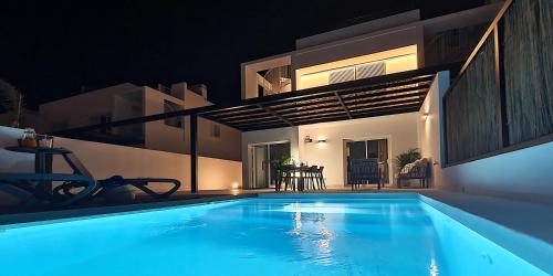 Imagen de la piscina del Hotel Serena Holiday Homes by LIVVO. Foto 6