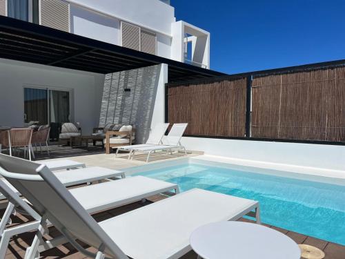 Imagen de la piscina del Hotel Serena Holiday Homes by LIVVO. Foto 10