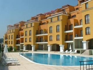 Imagen de la piscina del Hotel Serena Residence. Foto 7