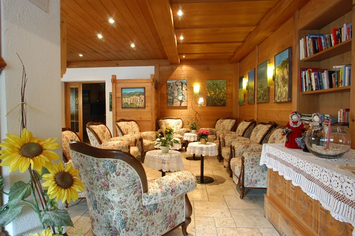 Imagen del bar/restaurante del Hotel Serena, Runch. Foto 6