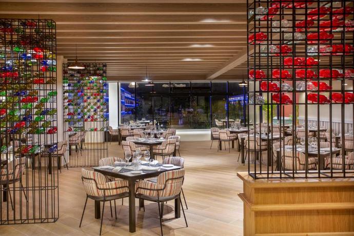 Imagen del bar/restaurante del Hotel Serenade Punta Cana Beach & Spa Resort. Foto 3