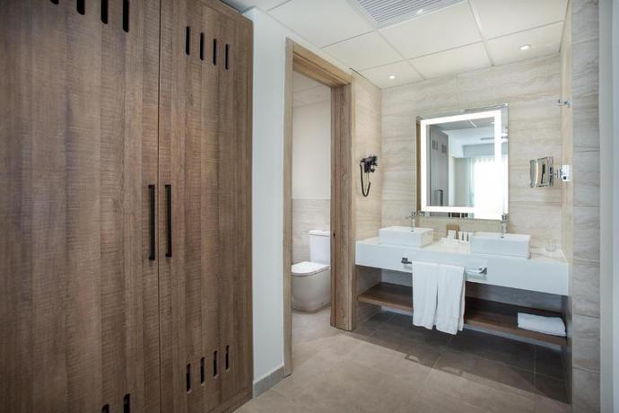 Imagen de la habitación del Hotel Serenade Punta Cana Beach & Spa Resort. Foto 10