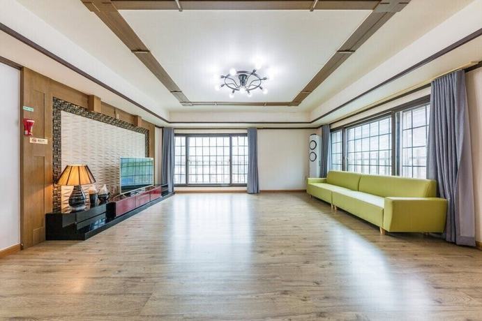 Imagen de la habitación del Hotel Serence Pension. Foto 16