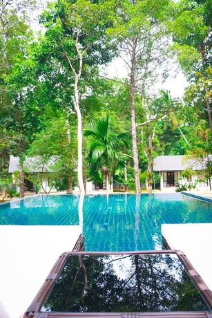 Imagen de la piscina del Hotel Serendib Signature Resort. Foto 18