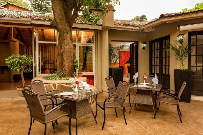 Imagen del bar/restaurante del Hotel Serendib Suites and Conference Center. Foto 17