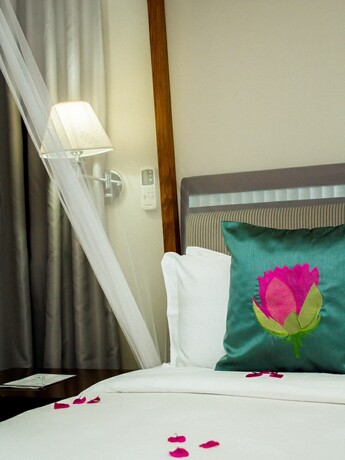 Imagen de la habitación del Hotel Serendib Suites and Conference Center. Foto 19