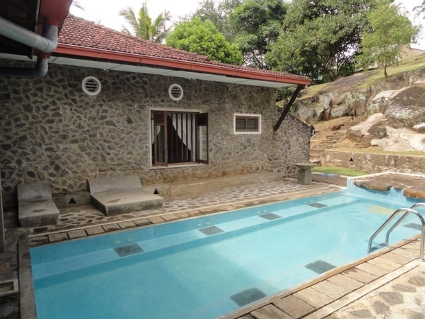 Imagen de la piscina del Hotel Serendip Stone Bungalow. Foto 12