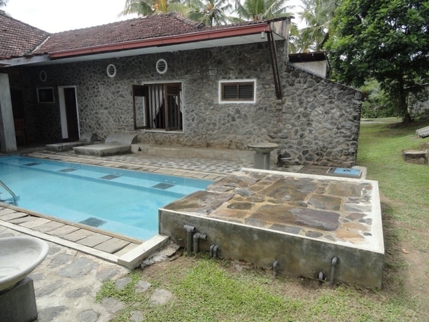 Imagen de la piscina del Hotel Serendip Stone Bungalow. Foto 13