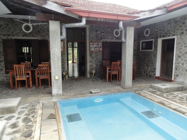 Imagen de la piscina del Hotel Serendip Stone Bungalow. Foto 15