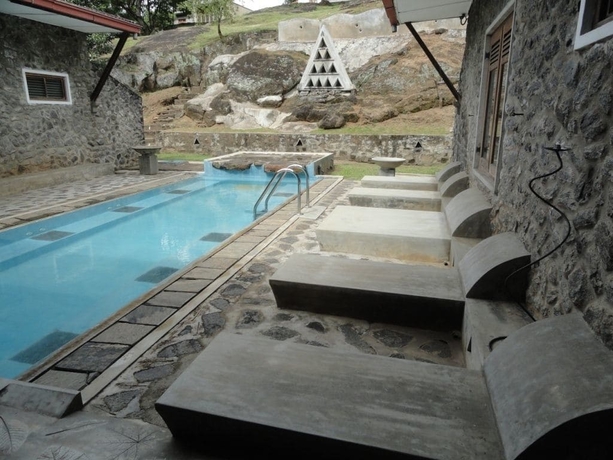 Imagen de la piscina del Hotel Serendip Stone Bungalow. Foto 17