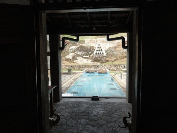 Imagen de la piscina del Hotel Serendip Stone Bungalow. Foto 18