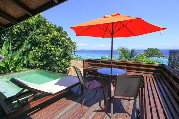 Imagen de la piscina del Hotel Serendipity Beach Resort Koh Lipe. Foto 15