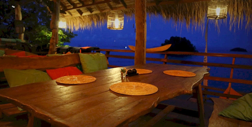 Imagen del bar/restaurante del Hotel Serendipity Beach Resort Koh Lipe. Foto 2