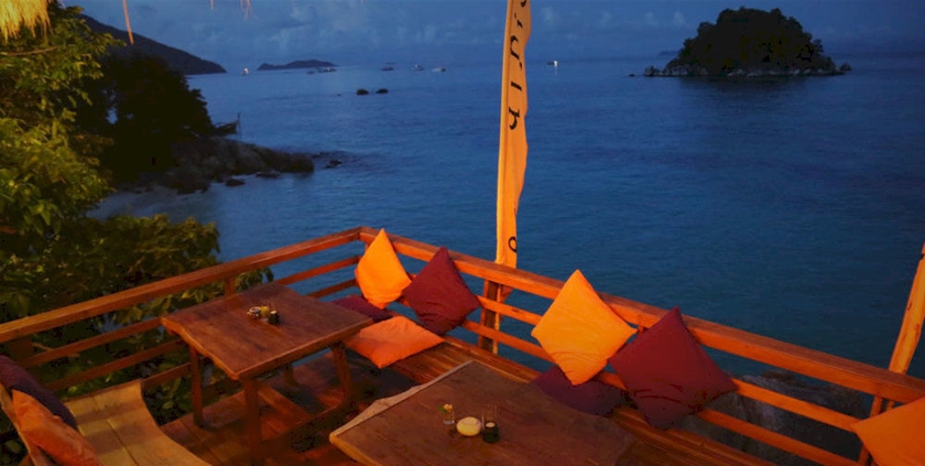 Imagen del bar/restaurante del Hotel Serendipity Beach Resort Koh Lipe. Foto 5