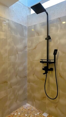 Imagen de la habitación del Hotel Serene Beach Villa. Foto 16