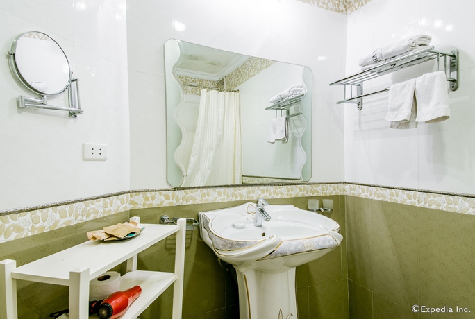 Imagen de la habitación del Hotel Serene Central. Foto 8