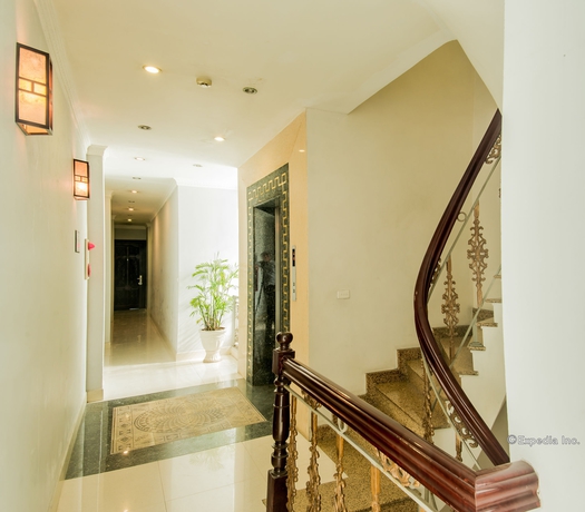 Imagen de los interiores del Hotel Serene Central. Foto 16