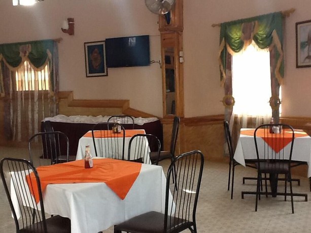 Imagen del bar/restaurante del Hotel Serene. Foto 2