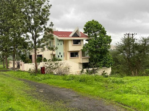 Imagen general del Hotel Serene Lake Castle. Foto 4