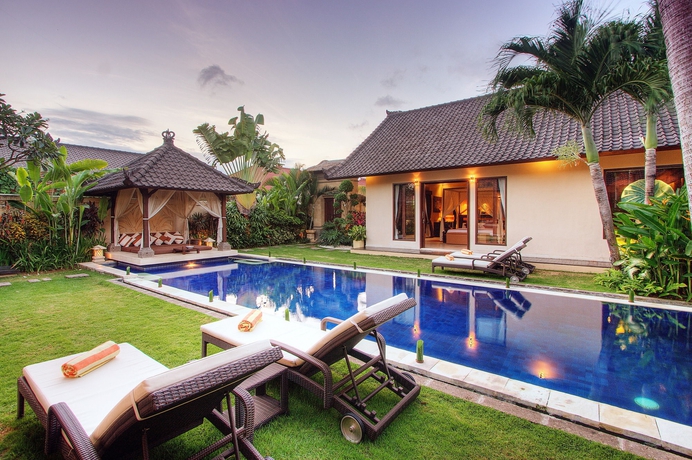 Imagen de la piscina del Hotel Serene Villas. Foto 8
