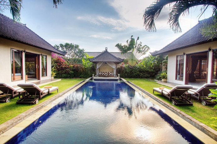 Imagen de la piscina del Hotel Serene Villas. Foto 9