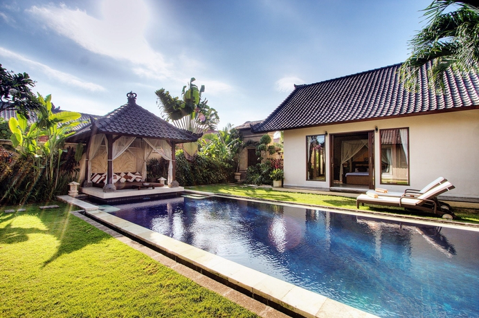 Imagen de la piscina del Hotel Serene Villas. Foto 10