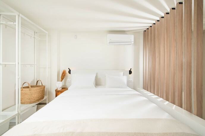 Imagen de la habitación del Hotel Serene seafront villas. Foto 17