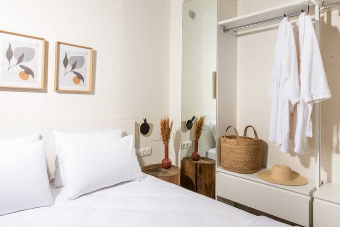 Imagen general del Hotel Serene seafront villas. Foto 10