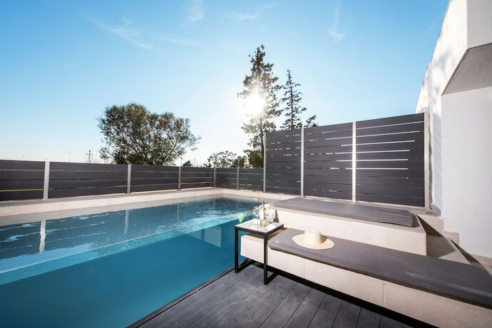 Imagen de la habitación del Hotel Serene seafront villas. Foto 20