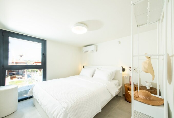 Imagen general del Hotel Serene seafront villas. Foto 14