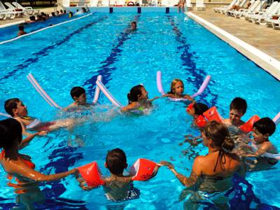 Imagen de la piscina del Hotel Seren&egrave; Resort, Steccato di Cutro. Foto 7