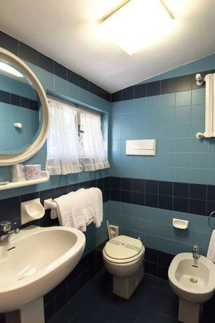 Imagen de la habitación del Hotel Serenella, Sirmione. Foto 7