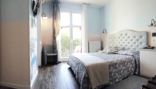 Imagen de la habitación del Hotel Serenella, Sirmione. Foto 13