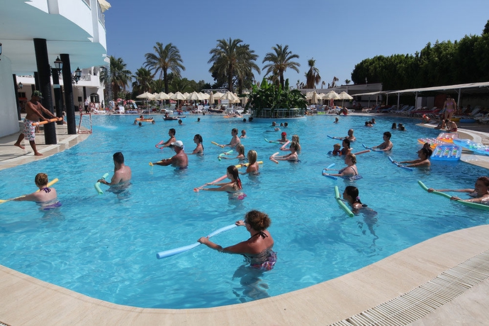 Imagen de la piscina del Hotel Serenis - All Inclusive. Foto 8