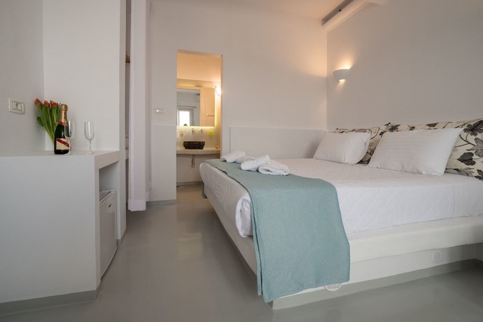 Imagen de la habitación del Hotel Serenit&agrave; Luxury Suites. Foto 8